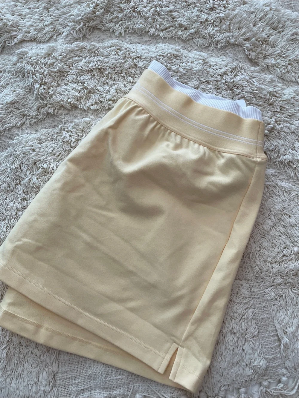 NWT Alo Yoga Airbrush better together tennis skirt sz medium candlelight yellow